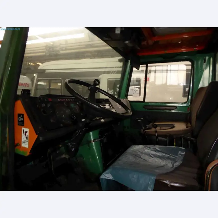 Magazijnliquidatie van een dienstverlenend bedrijf, voertuigen, magazijnuitrusting-7