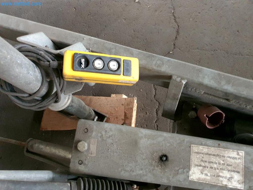 Likwidacja magazynu firmy usługowej, pojazdy, wyposażenie magazynu-10