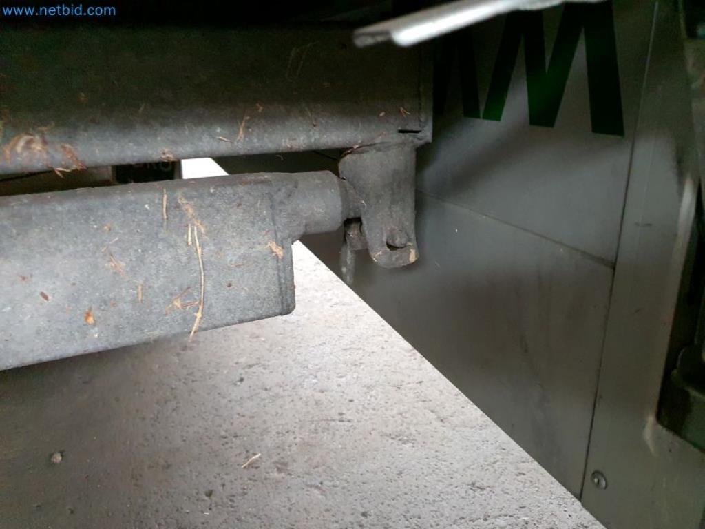 Likwidacja magazynu firmy usługowej, pojazdy, wyposażenie magazynu-17