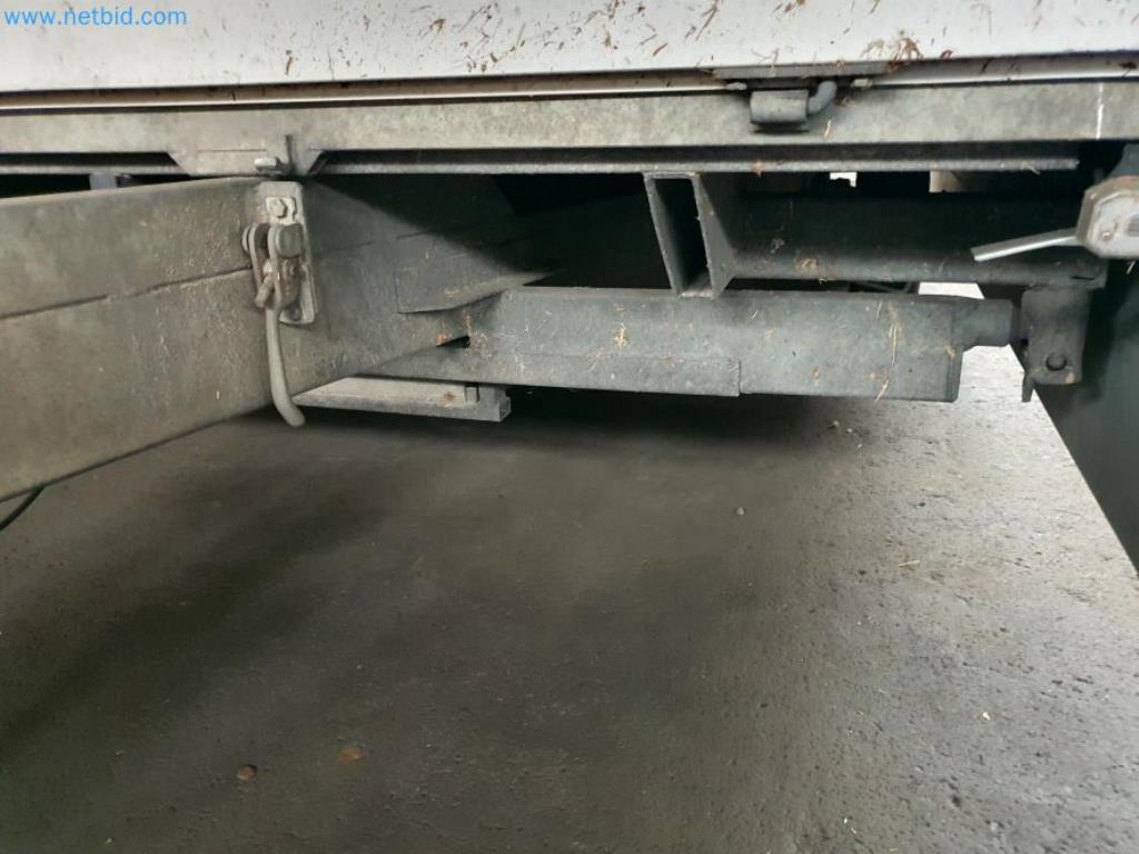 Likwidacja magazynu firmy usługowej, pojazdy, wyposażenie magazynu-18