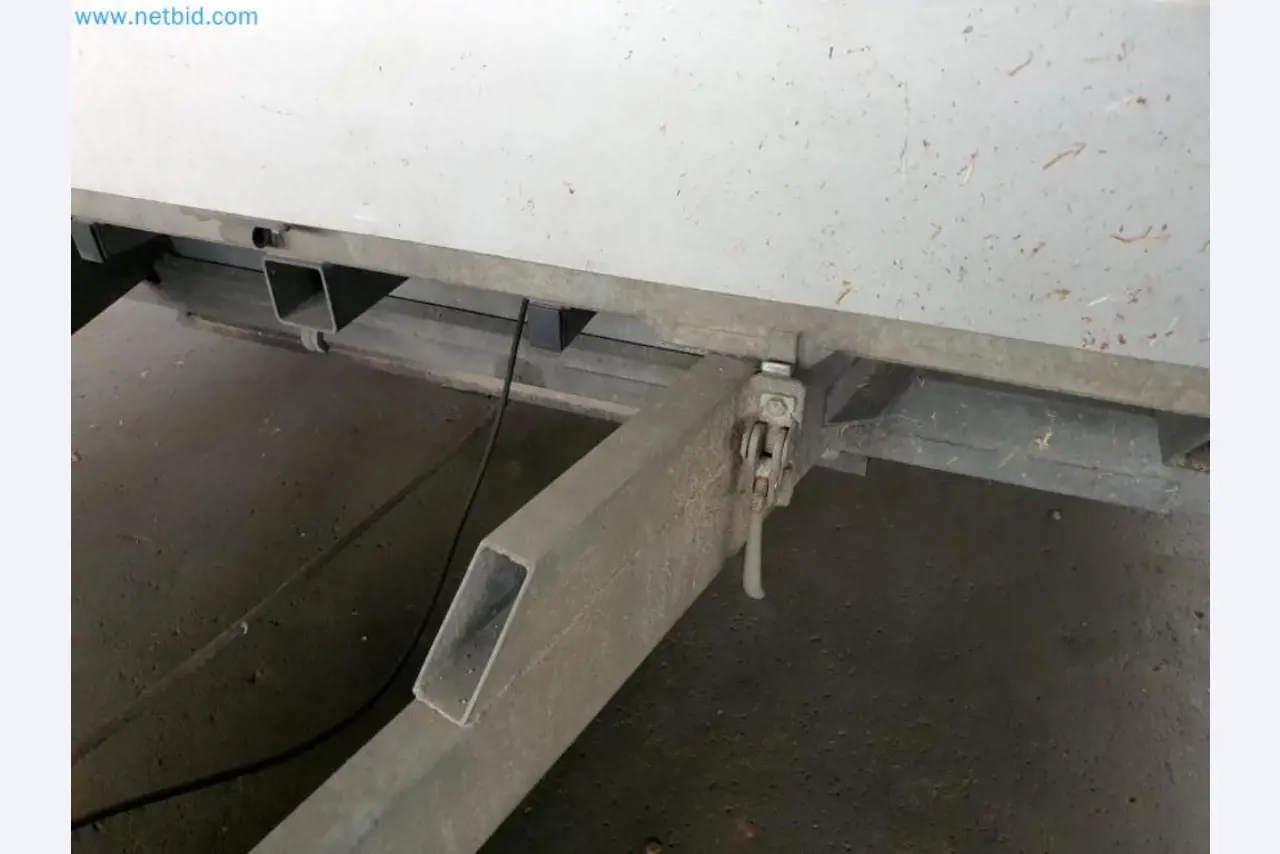 Lagerauflösung eines Dienstleistungsbetriebes, Fahrzeuge, Lagereinrichtung-19