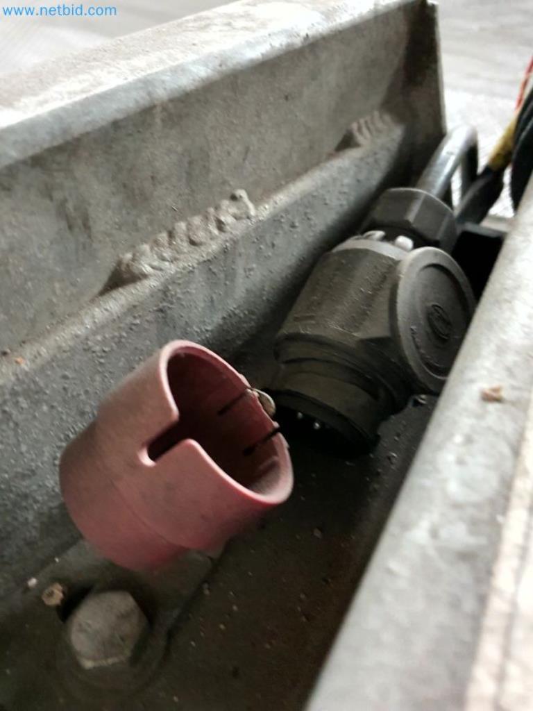 Likwidacja magazynu firmy usługowej, pojazdy, wyposażenie magazynu-22