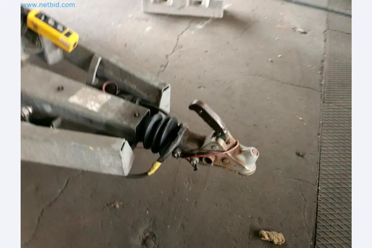 Lagerauflösung eines Dienstleistungsbetriebes, Fahrzeuge, Lagereinrichtung-9