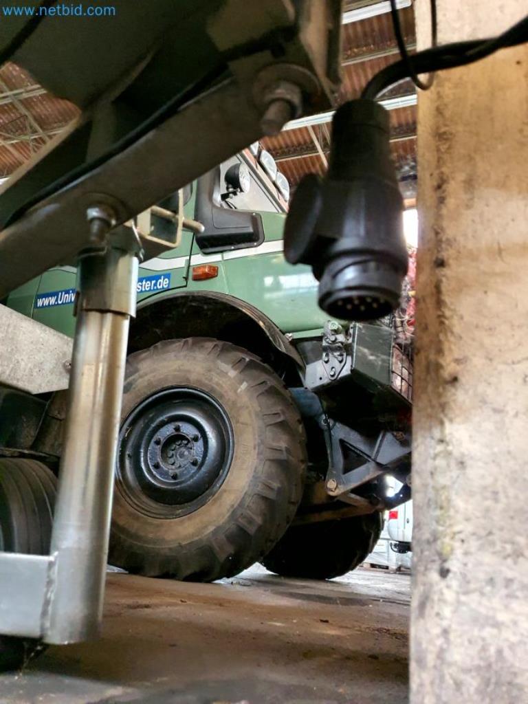 Likwidacja magazynu firmy usługowej, pojazdy, wyposażenie magazynu-10