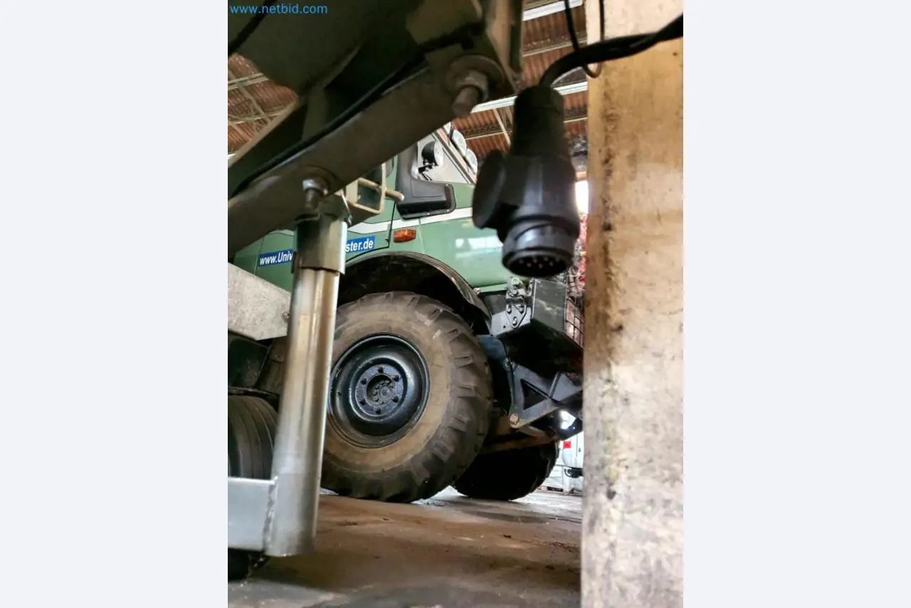 Magazijnliquidatie van een dienstverlenend bedrijf, voertuigen, magazijnuitrusting-10