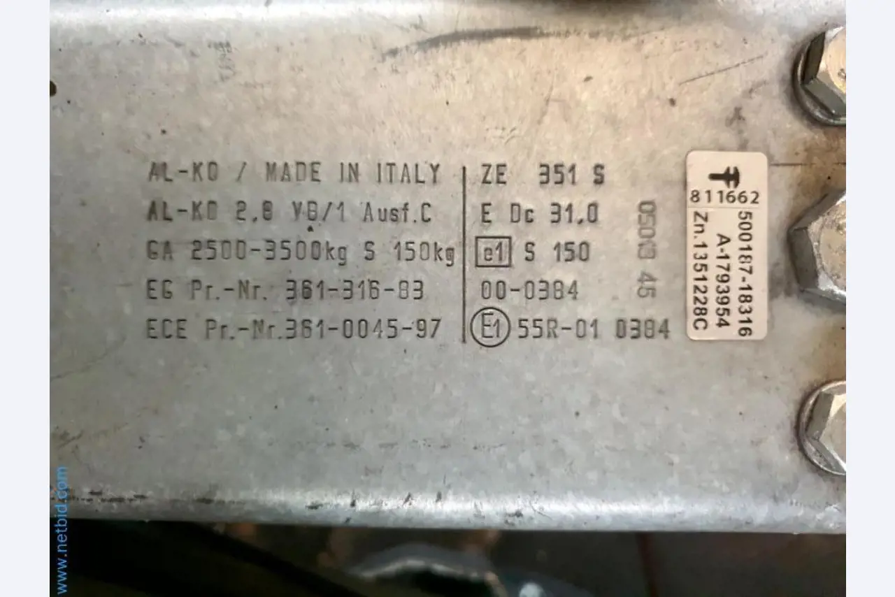 Magazijnliquidatie van een dienstverlenend bedrijf, voertuigen, magazijnuitrusting-11