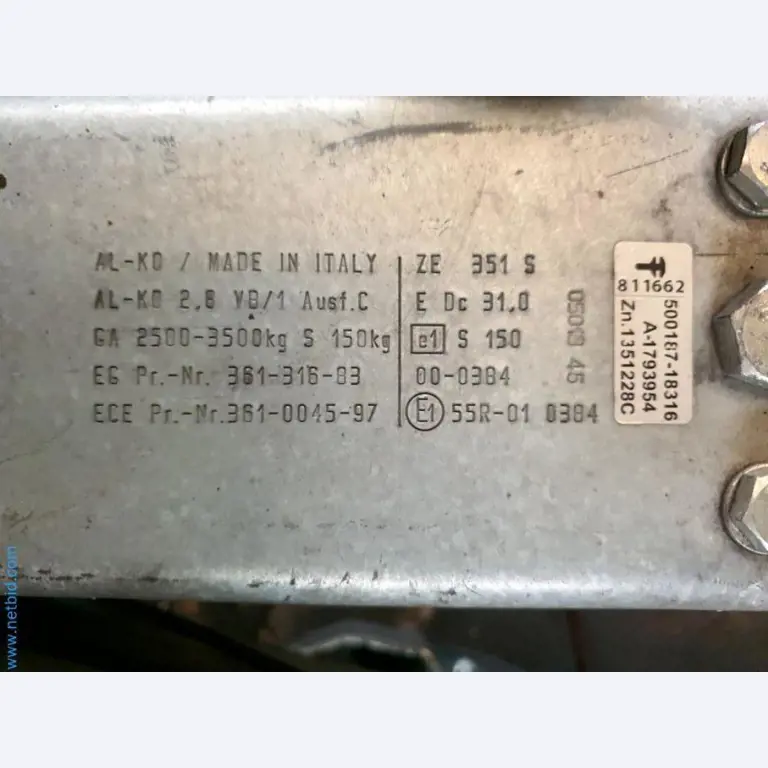 Magazijnliquidatie van een dienstverlenend bedrijf, voertuigen, magazijnuitrusting-11