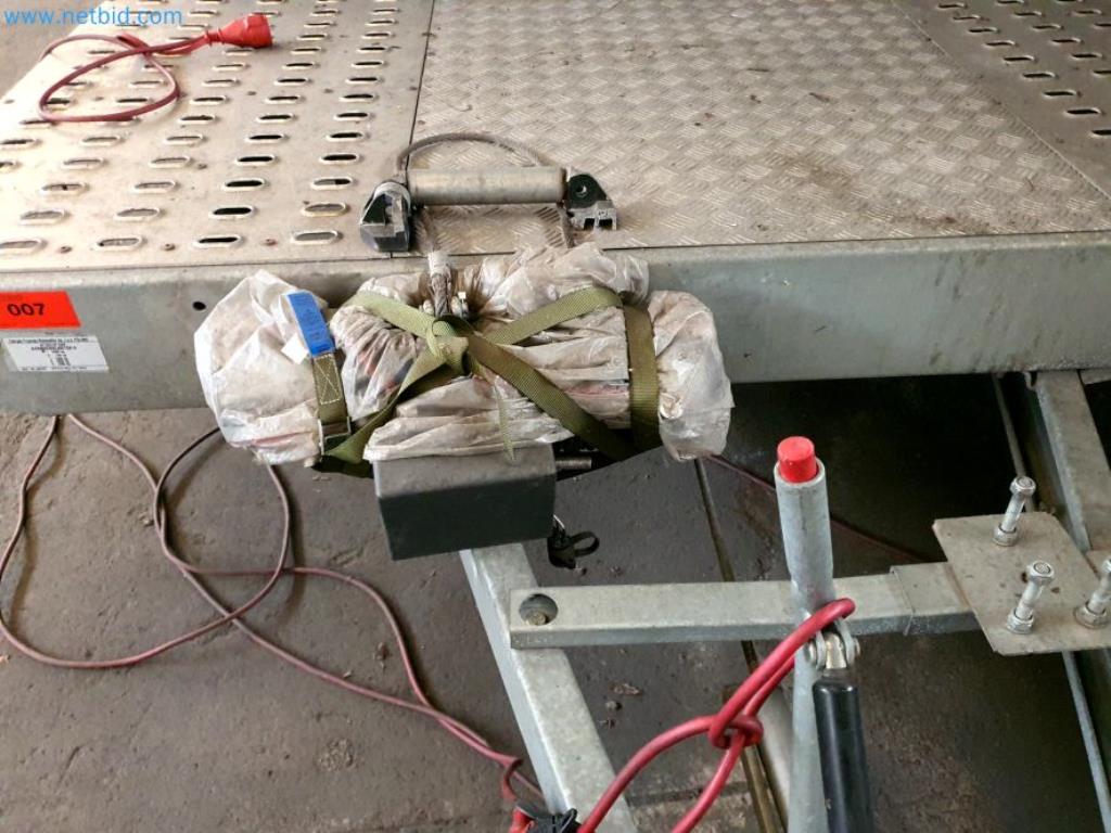 Likwidacja magazynu firmy usługowej, pojazdy, wyposażenie magazynu-12