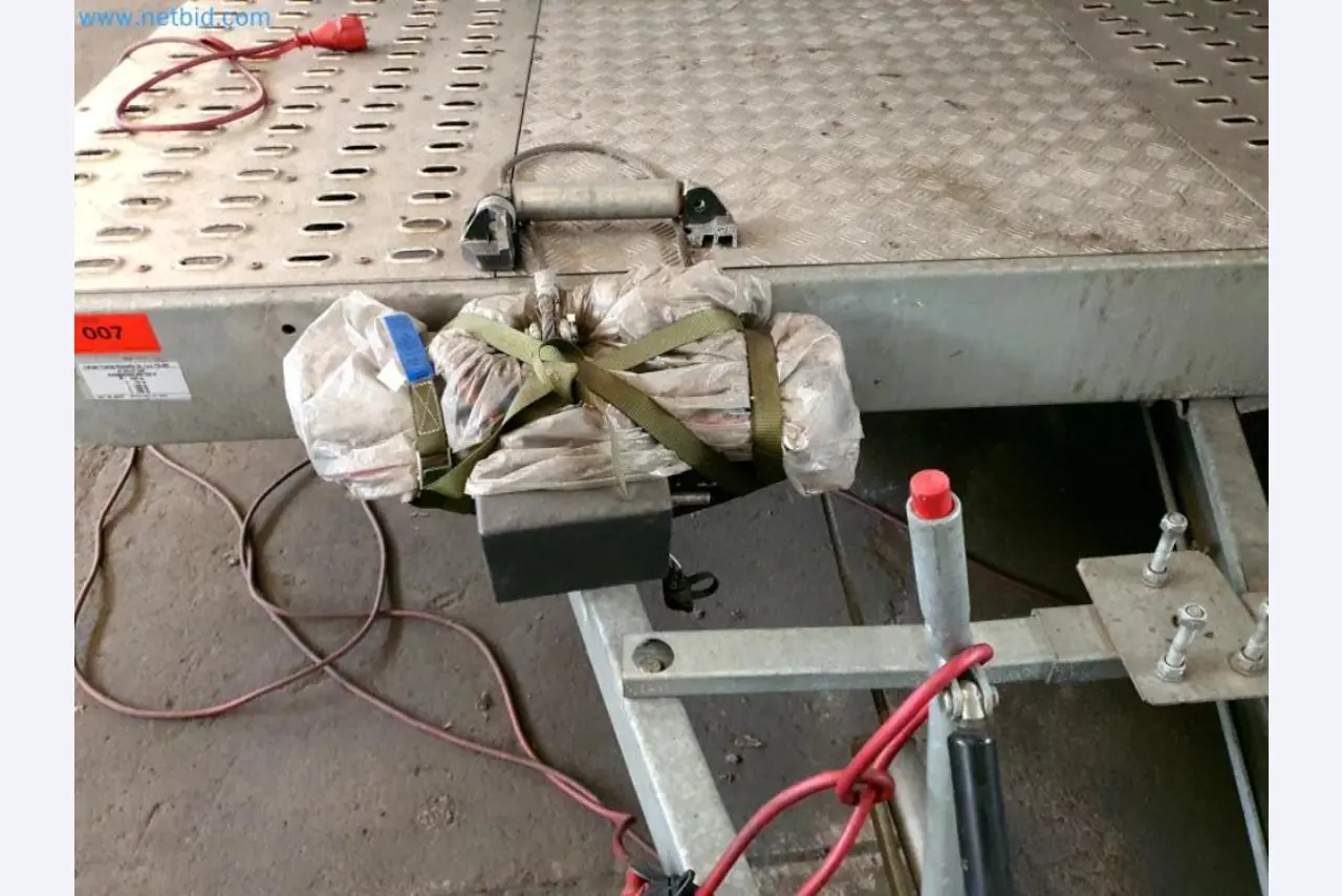 Magazijnliquidatie van een dienstverlenend bedrijf, voertuigen, magazijnuitrusting-12