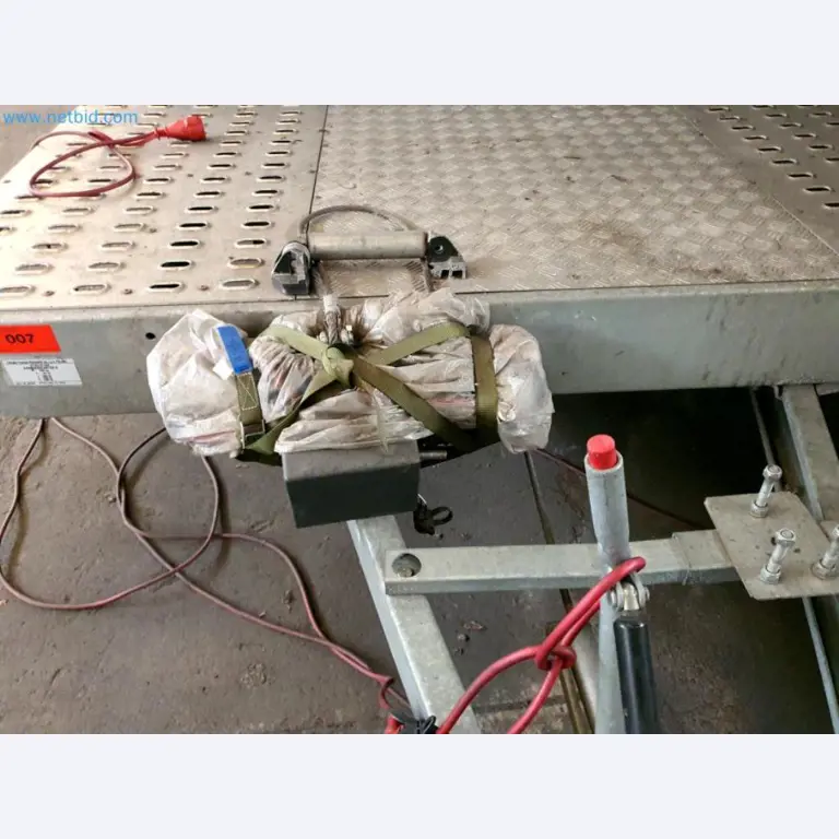 Magazijnliquidatie van een dienstverlenend bedrijf, voertuigen, magazijnuitrusting-12