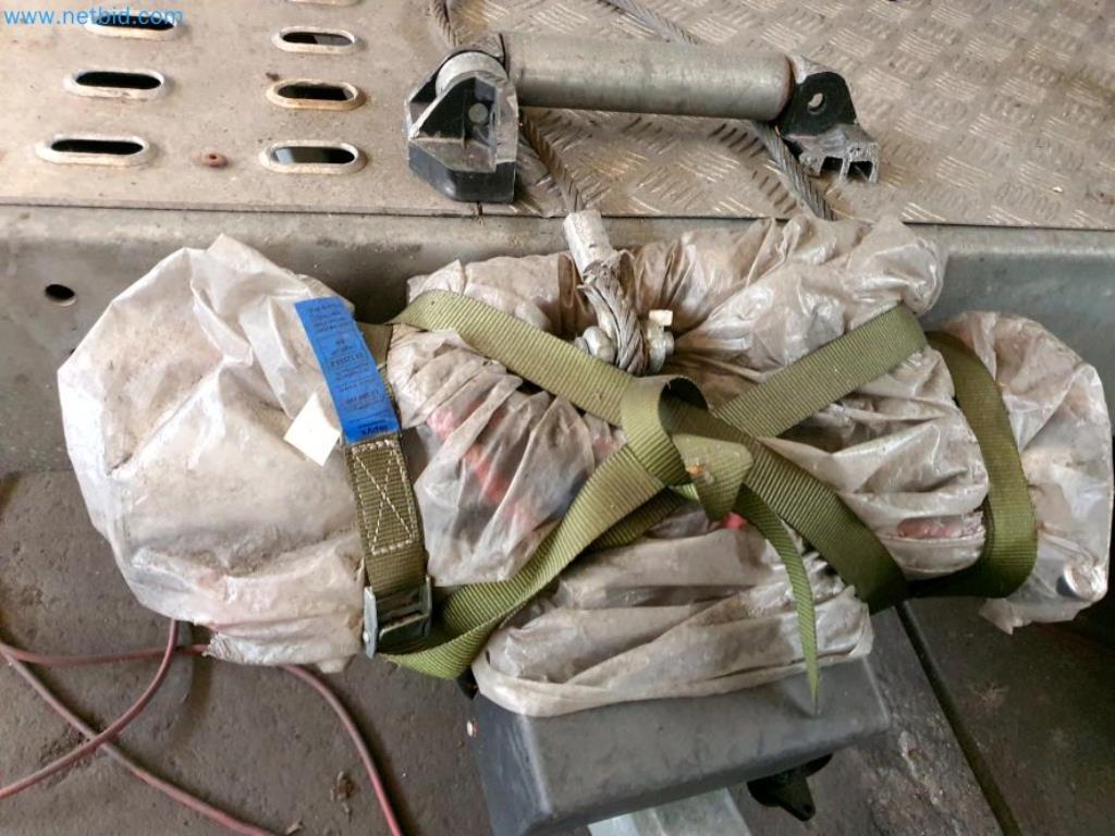 Likwidacja magazynu firmy usługowej, pojazdy, wyposażenie magazynu-13