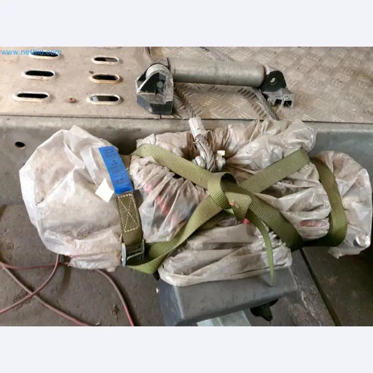 Magazijnliquidatie van een dienstverlenend bedrijf, voertuigen, magazijnuitrusting-13