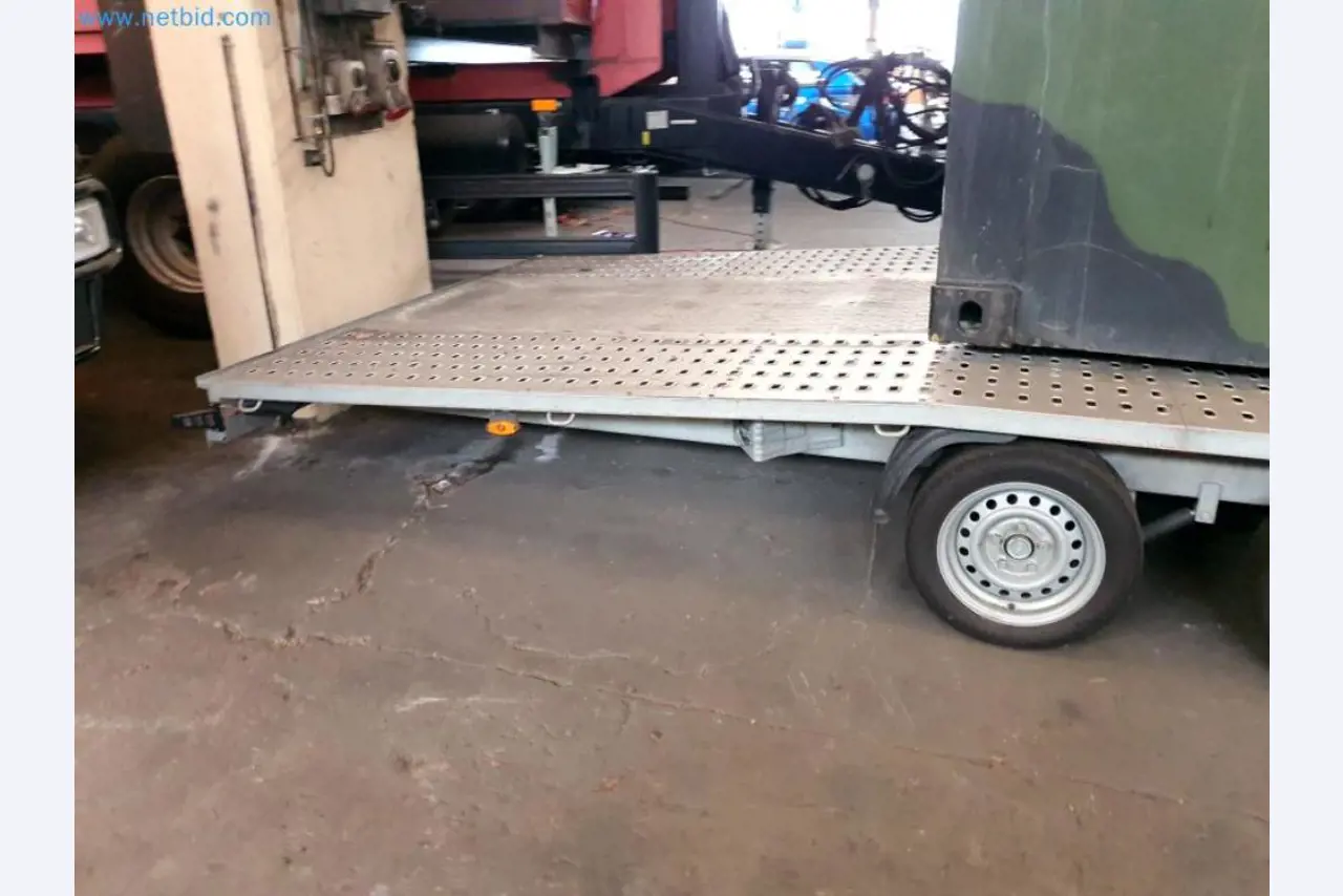 Magazijnliquidatie van een dienstverlenend bedrijf, voertuigen, magazijnuitrusting-17