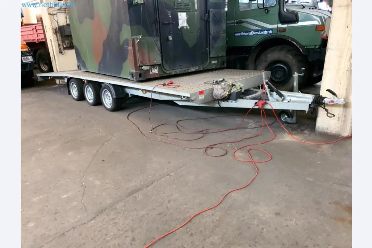 Magazijnliquidatie van een dienstverlenend bedrijf, voertuigen, magazijnuitrusting-1