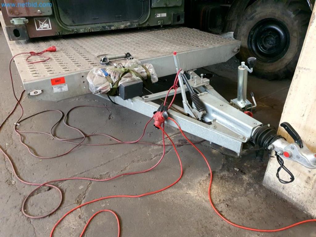 Likwidacja magazynu firmy usługowej, pojazdy, wyposażenie magazynu-8