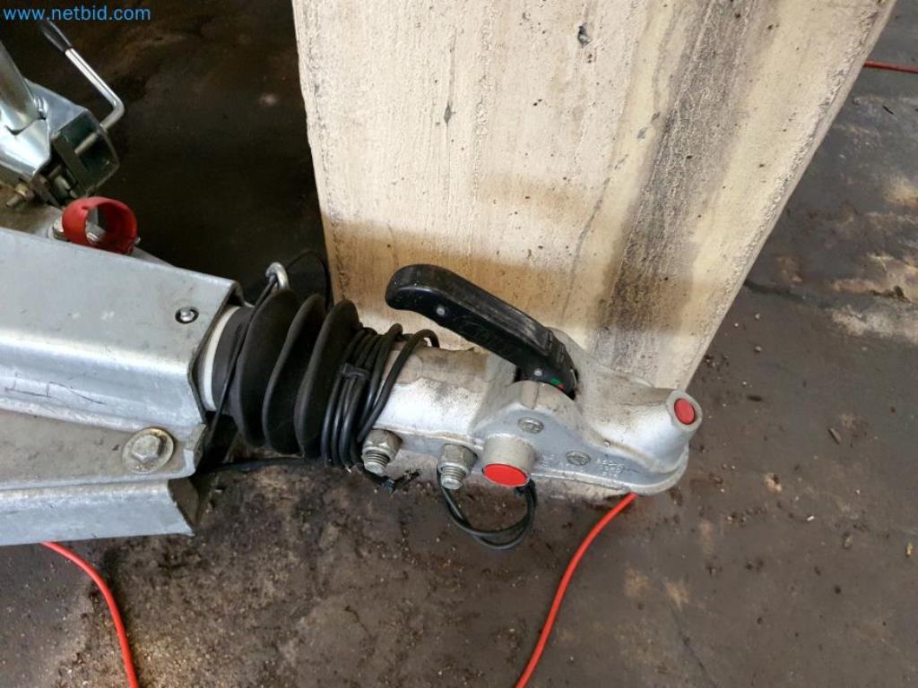 Likwidacja magazynu firmy usługowej, pojazdy, wyposażenie magazynu-9