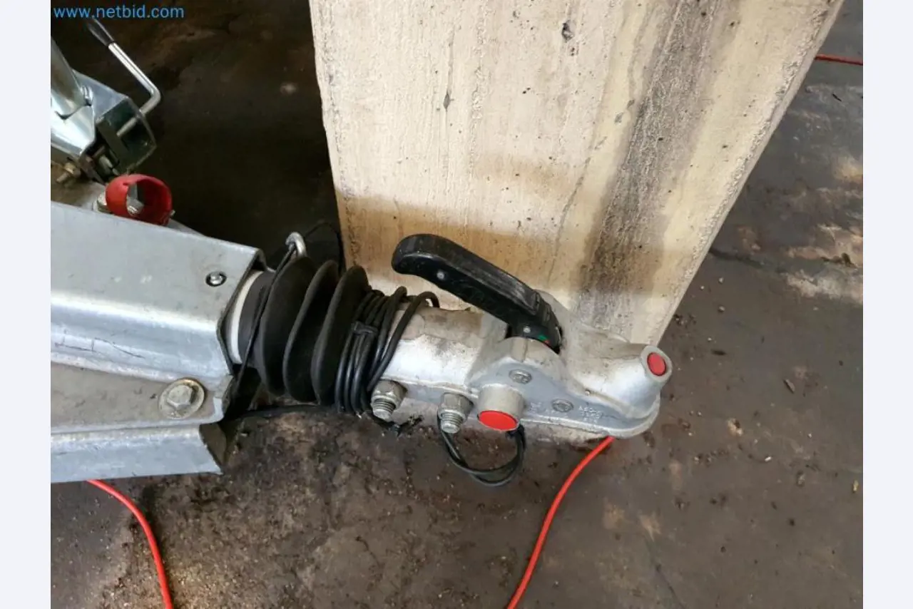 Magazijnliquidatie van een dienstverlenend bedrijf, voertuigen, magazijnuitrusting-9