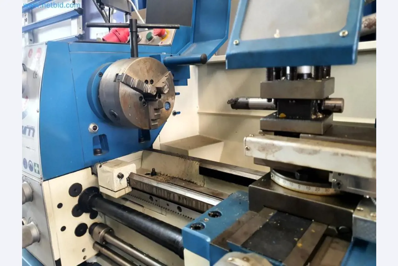 Liquidación de almacén de una empresa de servicios, vehículos, equipos de almacén-17