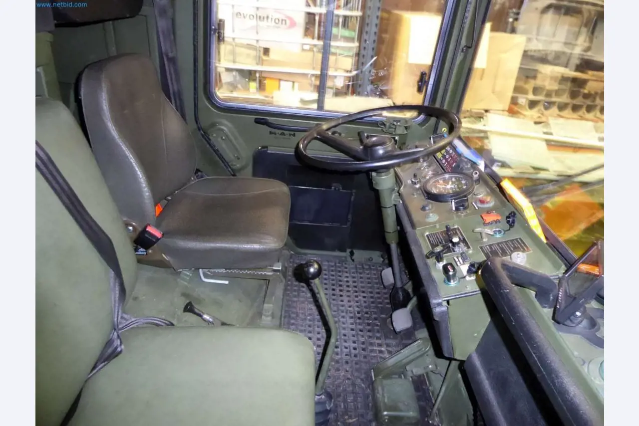 Lagerauflösung eines Dienstleistungsbetriebes, Fahrzeuge, Lagereinrichtung-16