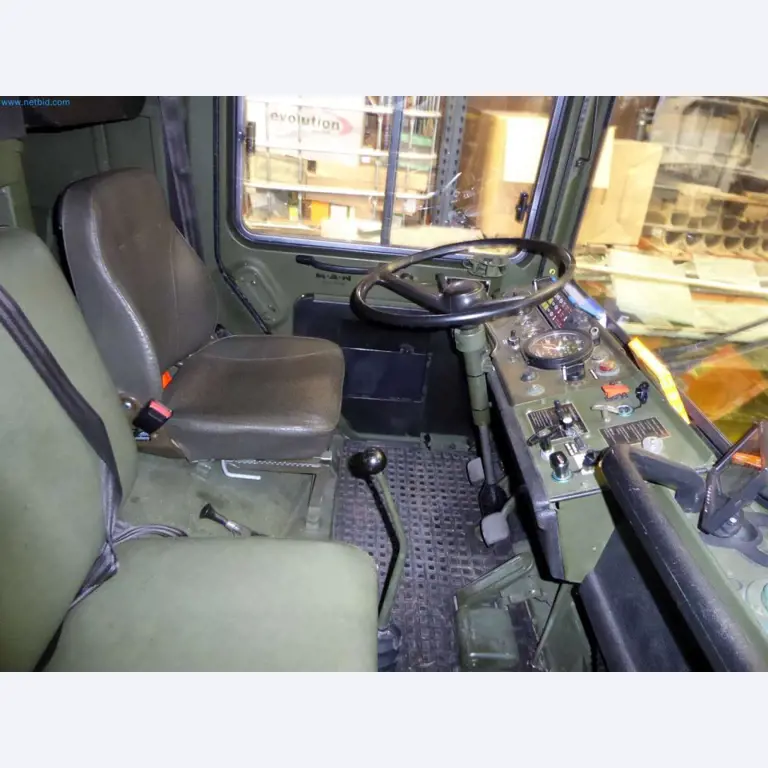 Lagerauflösung eines Dienstleistungsbetriebes, Fahrzeuge, Lagereinrichtung-16