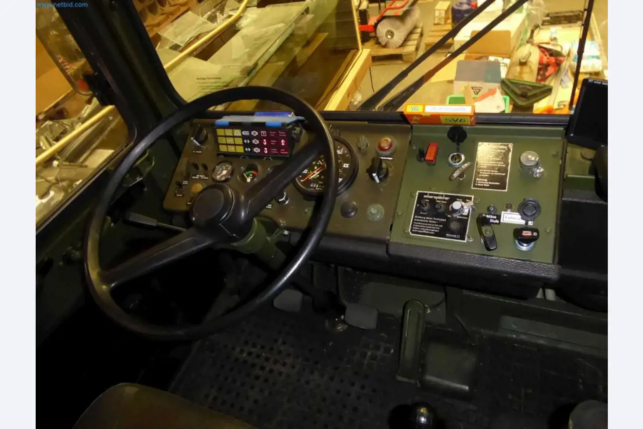 Lagerauflösung eines Dienstleistungsbetriebes, Fahrzeuge, Lagereinrichtung-18