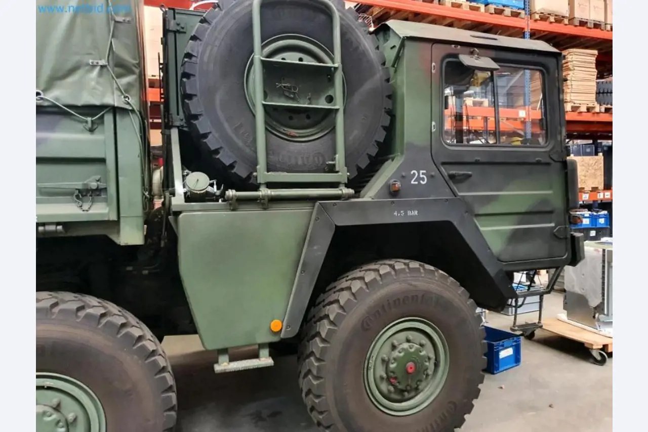 Lagerauflösung eines Dienstleistungsbetriebes, Fahrzeuge, Lagereinrichtung-21