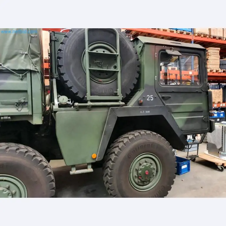 Lagerauflösung eines Dienstleistungsbetriebes, Fahrzeuge, Lagereinrichtung-21