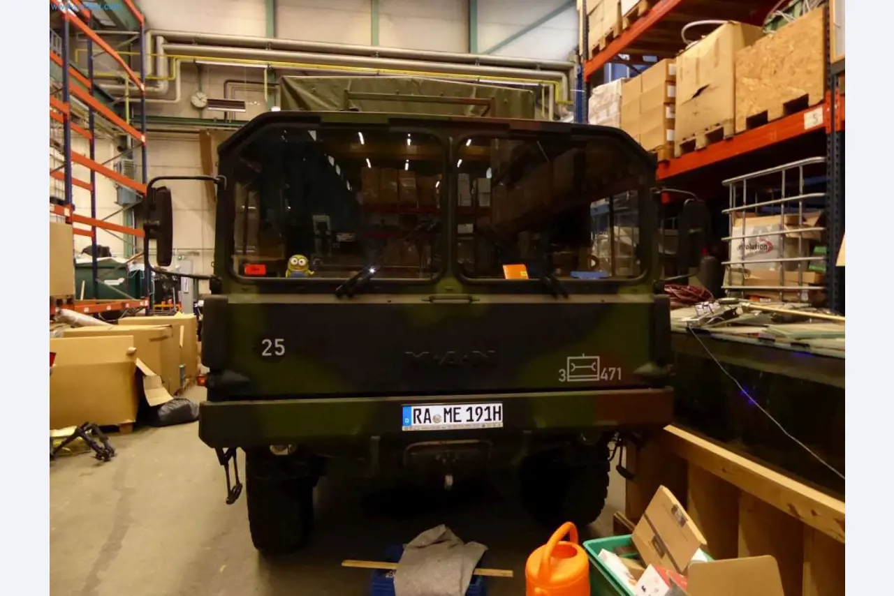 Lagerauflösung eines Dienstleistungsbetriebes, Fahrzeuge, Lagereinrichtung-3