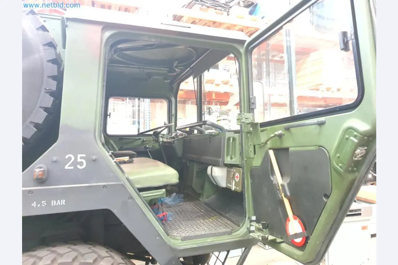 Lagerauflösung eines Dienstleistungsbetriebes, Fahrzeuge, Lagereinrichtung-42