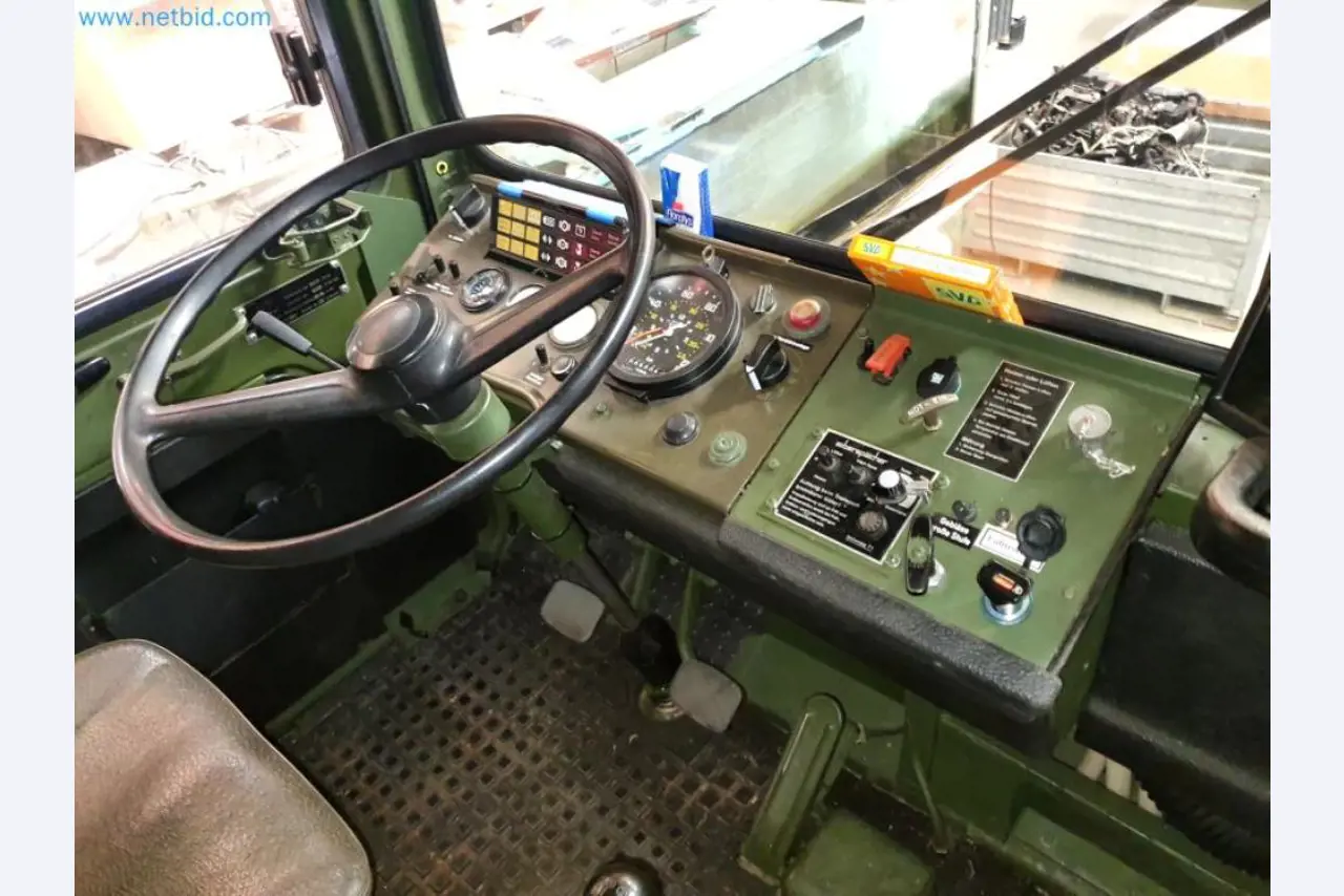 Lagerauflösung eines Dienstleistungsbetriebes, Fahrzeuge, Lagereinrichtung-45