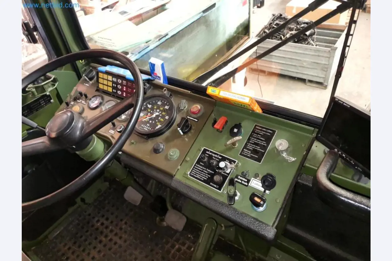 Lagerauflösung eines Dienstleistungsbetriebes, Fahrzeuge, Lagereinrichtung-47