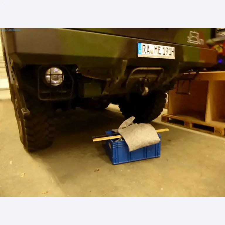 Lagerauflösung eines Dienstleistungsbetriebes, Fahrzeuge, Lagereinrichtung-7