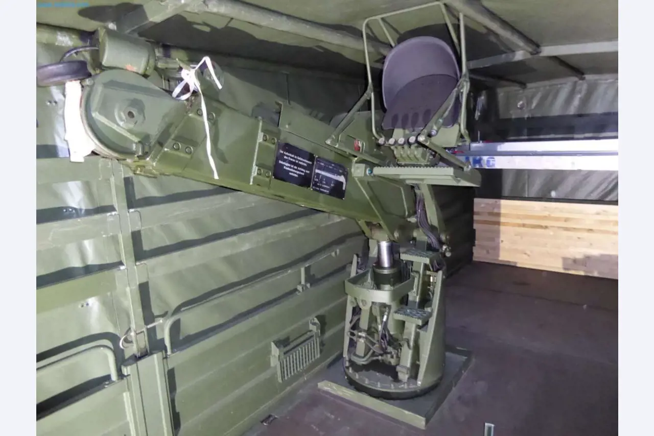 Lagerauflösung eines Dienstleistungsbetriebes, Fahrzeuge, Lagereinrichtung-9