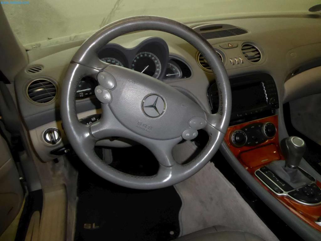 Likwidacja magazynu firmy usługowej, pojazdy, wyposażenie magazynu-7