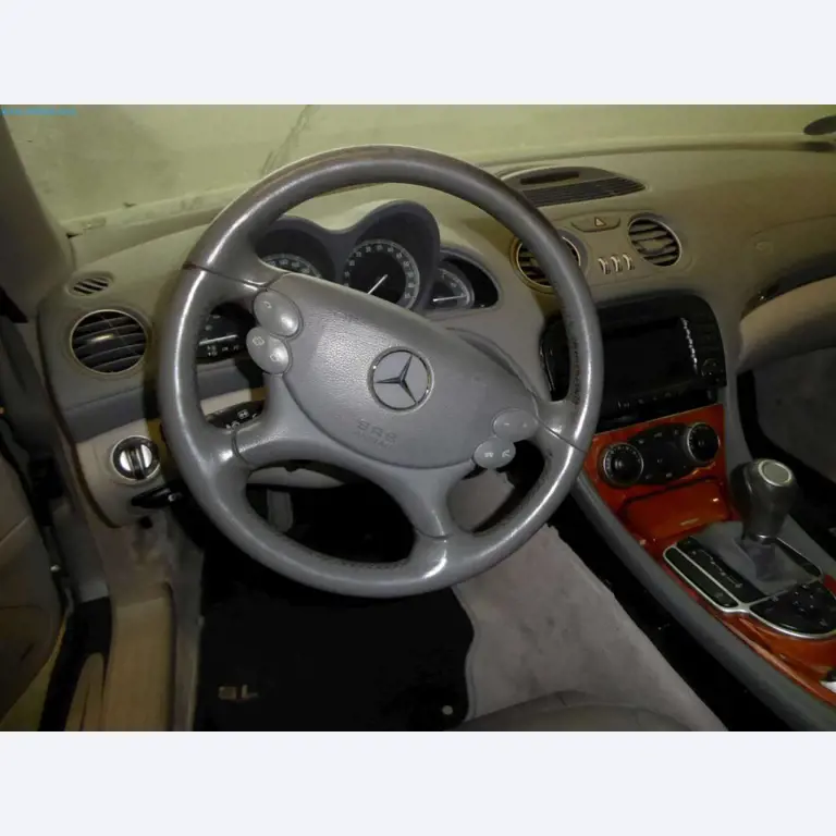 Liquidación de almacén de una empresa de servicios, vehículos, equipos de almacén-7