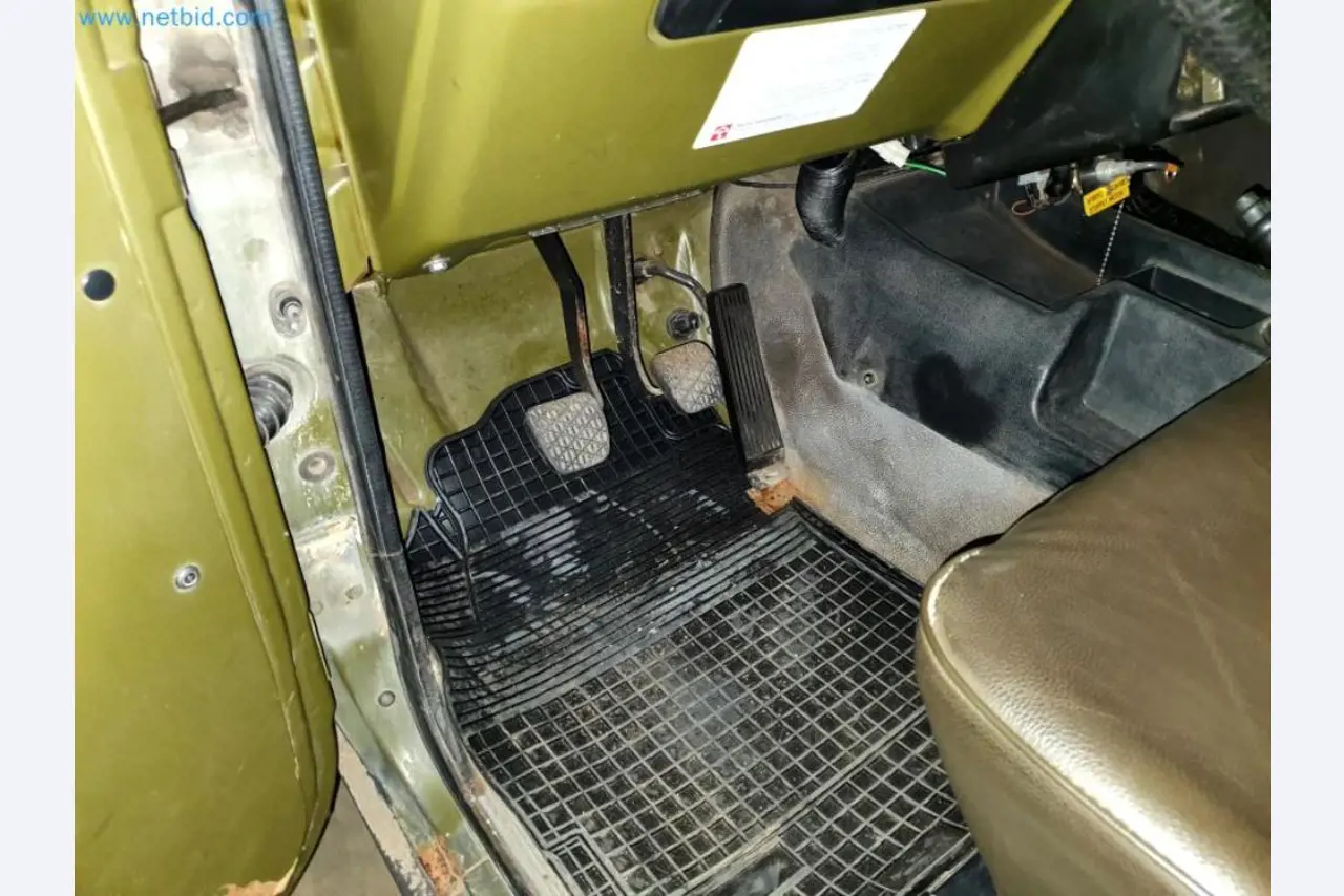 Warehouse liquidation of a service company, vehicles, storage equipment-17