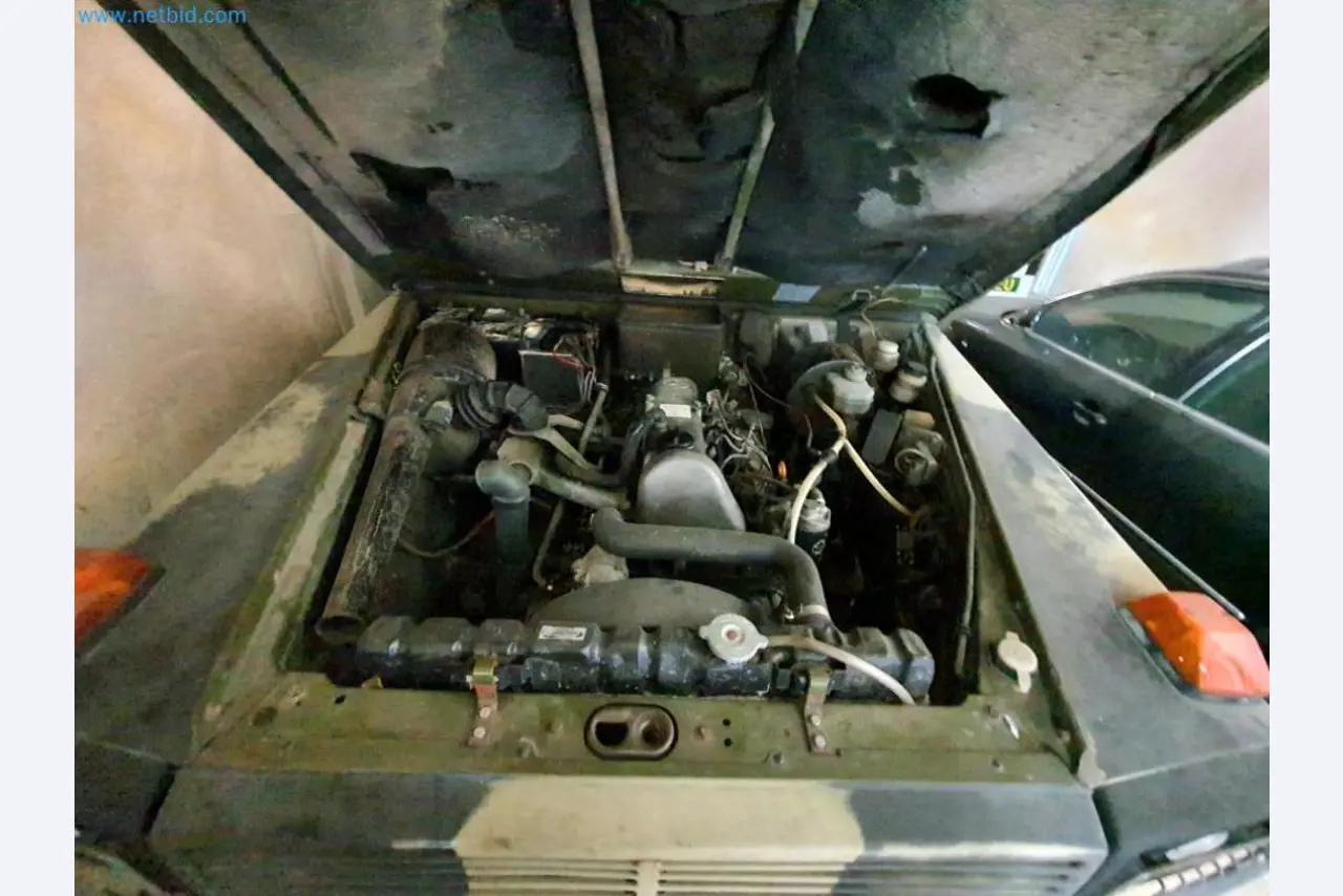 Warehouse liquidation of a service company, vehicles, storage equipment-18