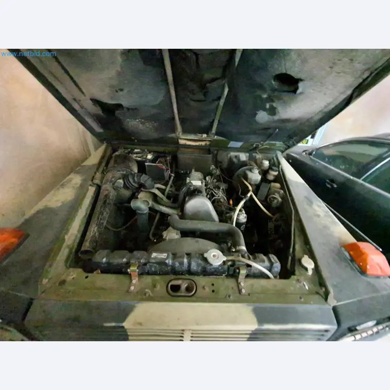 Warehouse liquidation of a service company, vehicles, storage equipment-18