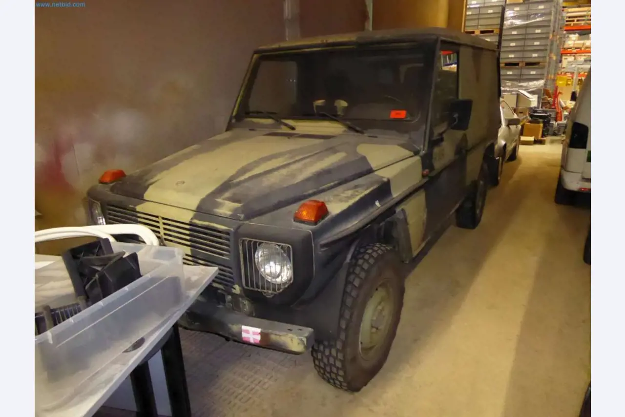 Warehouse liquidation of a service company, vehicles, storage equipment-2