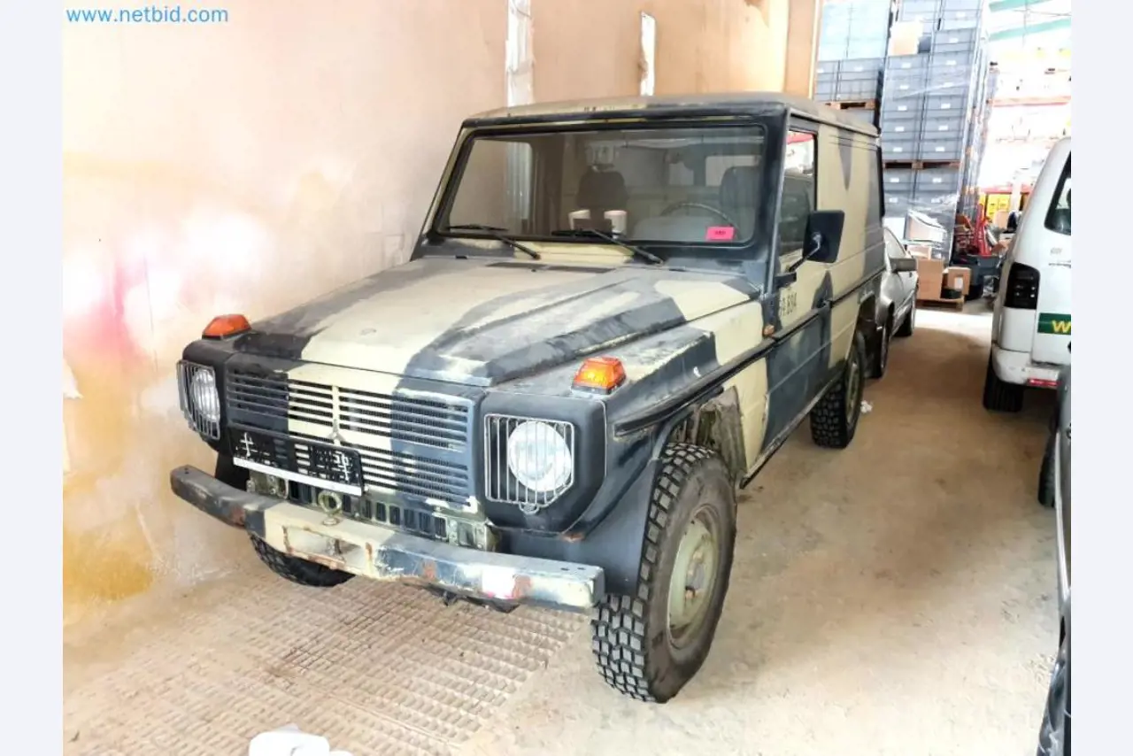 Warehouse liquidation of a service company, vehicles, storage equipment-4