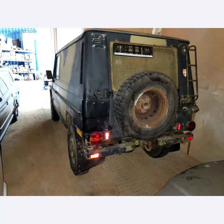 Warehouse liquidation of a service company, vehicles, storage equipment-5