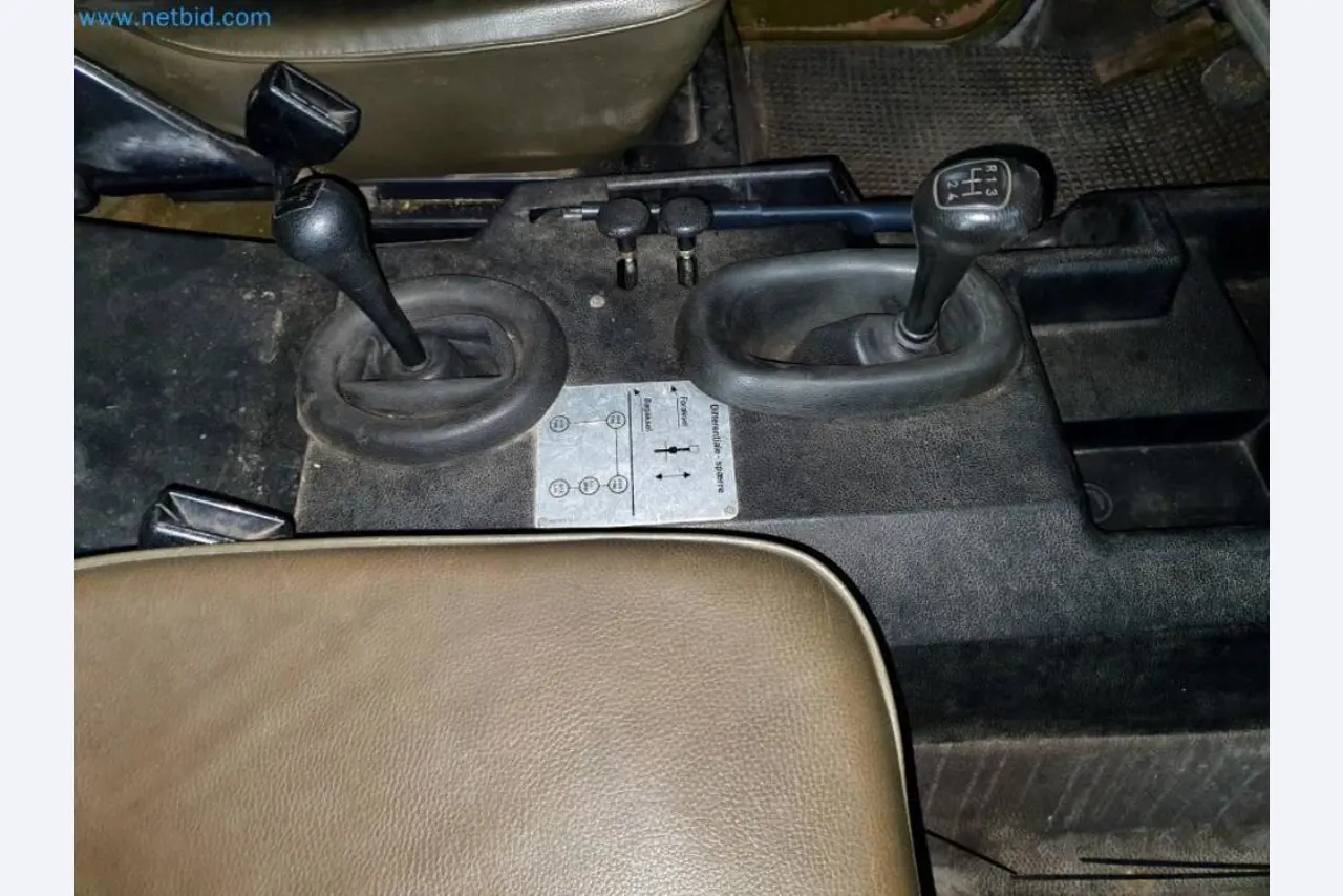 Magazijnliquidatie van een dienstverlenend bedrijf, voertuigen, magazijnuitrusting-23