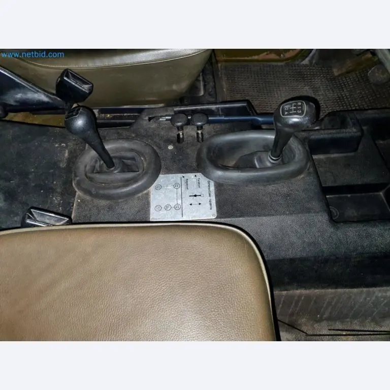 Magazijnliquidatie van een dienstverlenend bedrijf, voertuigen, magazijnuitrusting-23