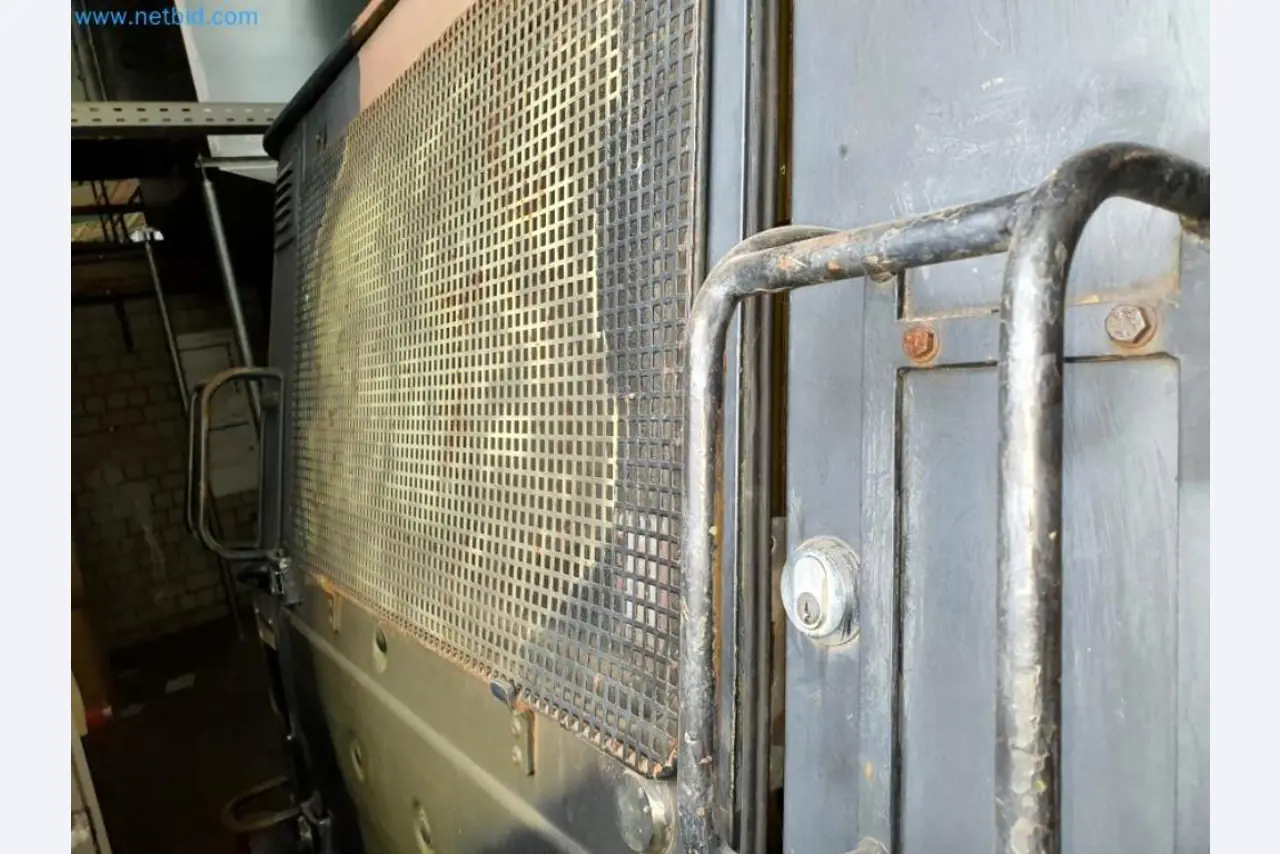 Magazijnliquidatie van een dienstverlenend bedrijf, voertuigen, magazijnuitrusting-27