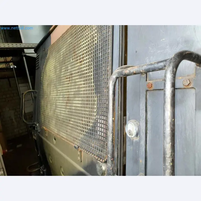 Magazijnliquidatie van een dienstverlenend bedrijf, voertuigen, magazijnuitrusting-27