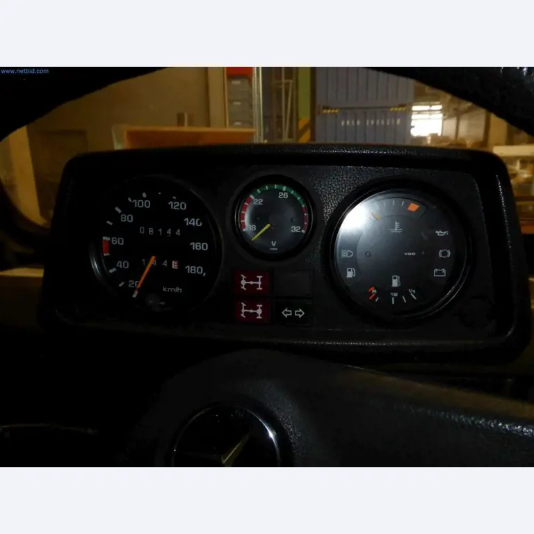 Magazijnliquidatie van een dienstverlenend bedrijf, voertuigen, magazijnuitrusting-4