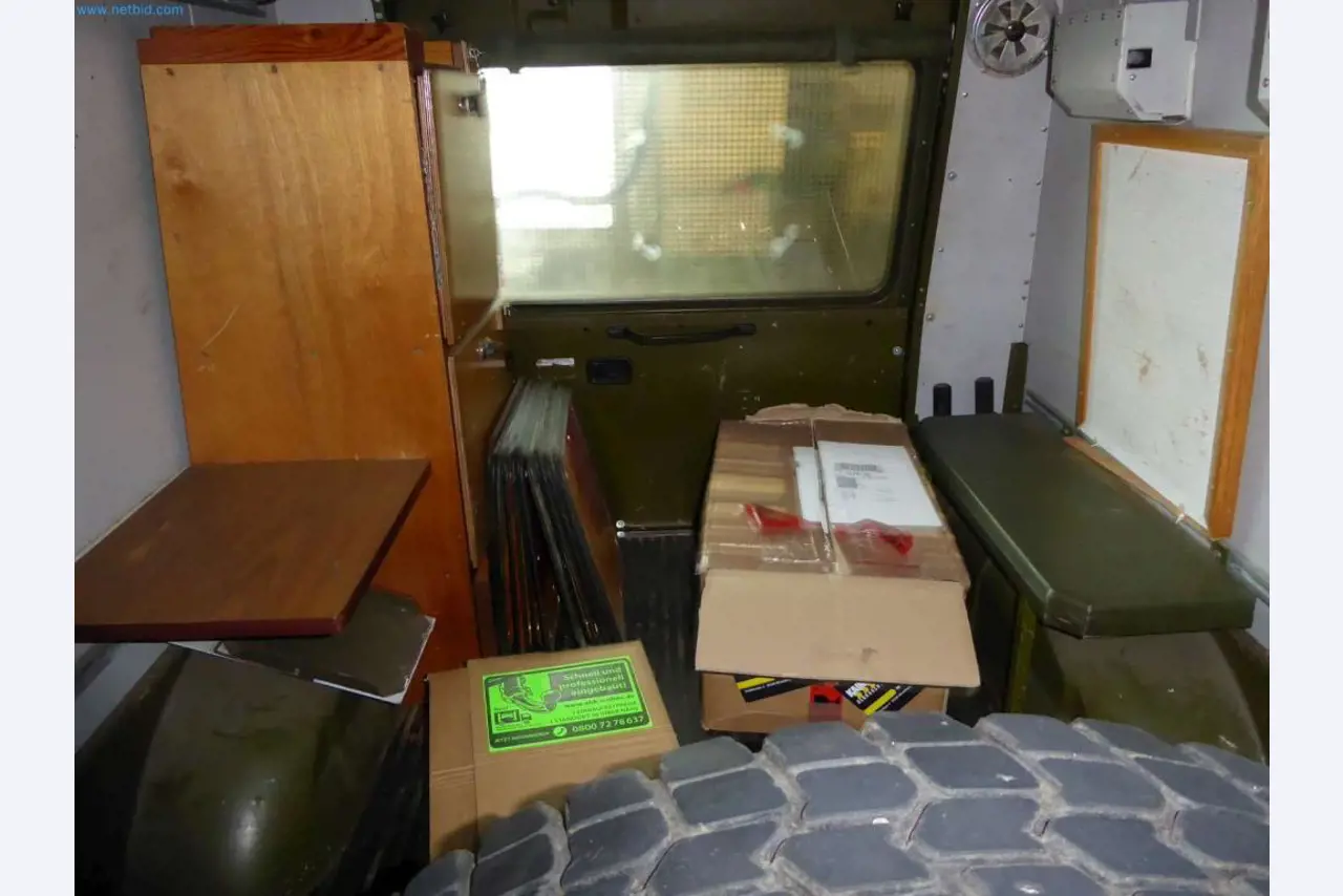 Magazijnliquidatie van een dienstverlenend bedrijf, voertuigen, magazijnuitrusting-5