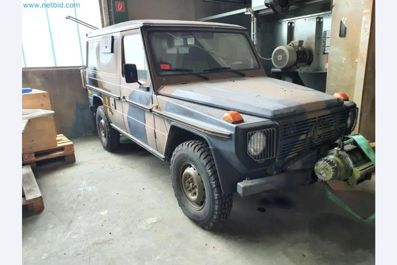 Magazijnliquidatie van een dienstverlenend bedrijf, voertuigen, magazijnuitrusting-1