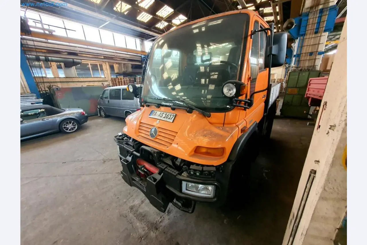 Likwidacja magazynu firmy usługowej, pojazdy, wyposażenie magazynu-13