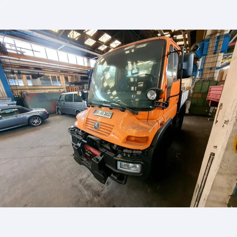 Likwidacja magazynu firmy usługowej, pojazdy, wyposażenie magazynu-13